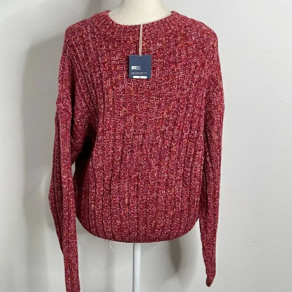 NWT Universal Thread cable knit sweater.  Size Medium. Soft cotton blend.